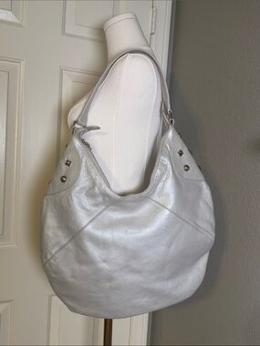 Sleek Metallic Leather Hobo Bag - Silver